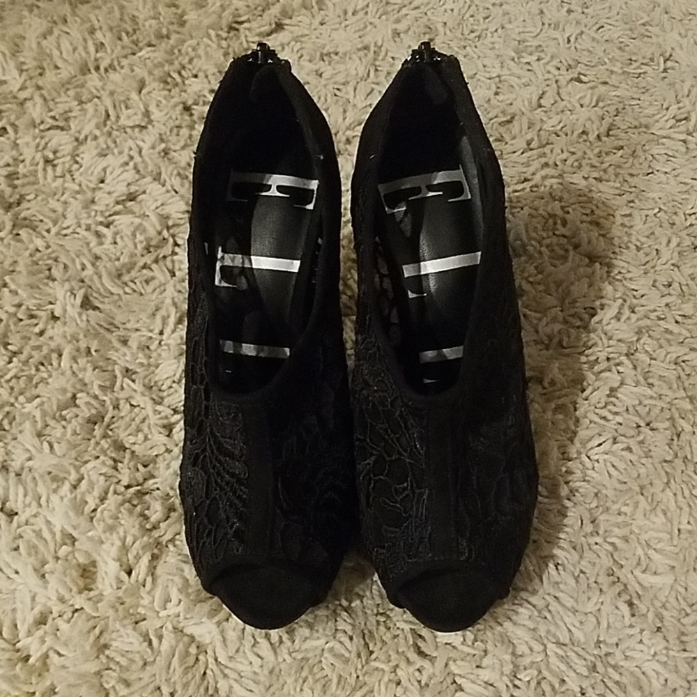 Elle peep toe heels